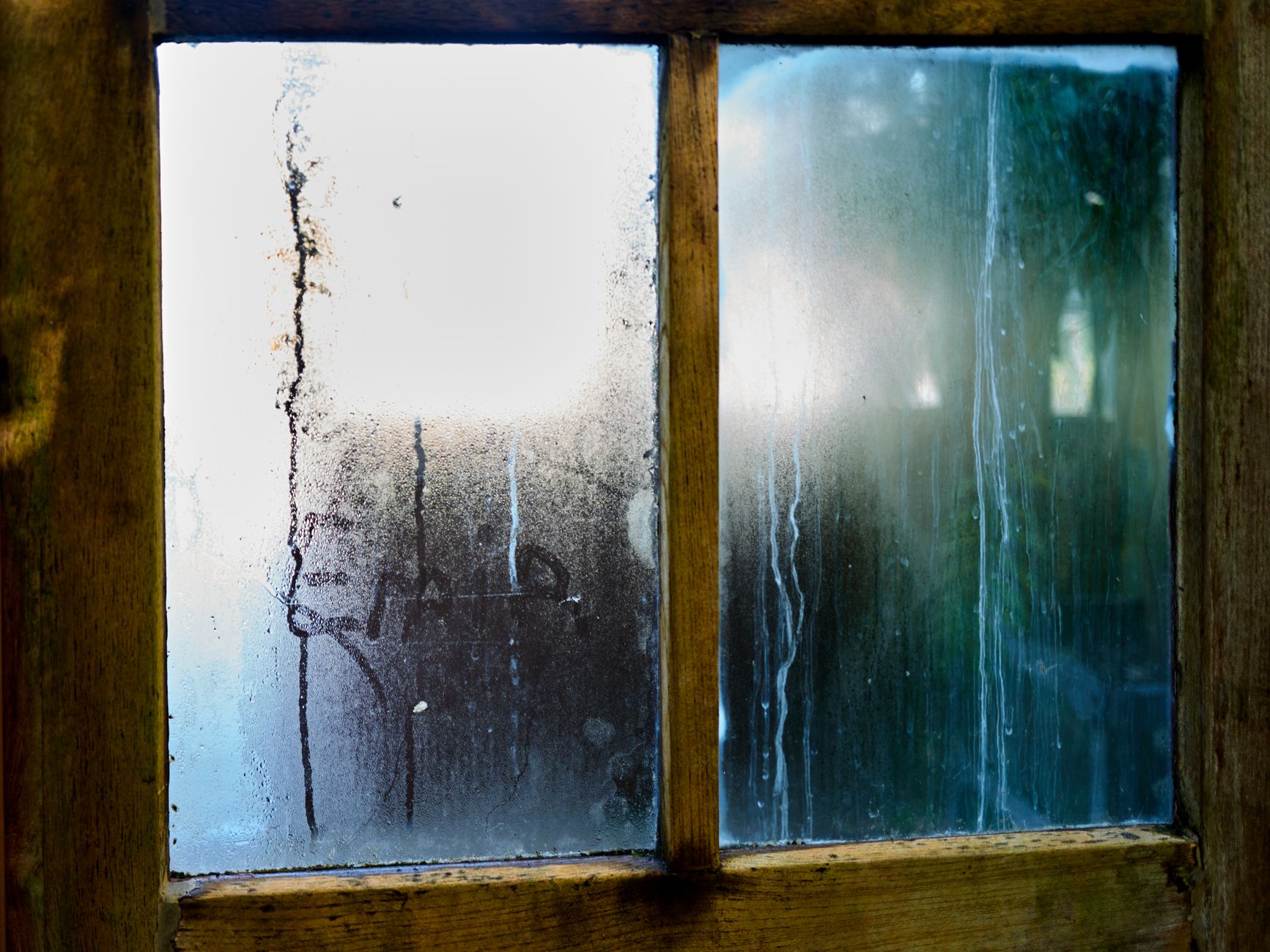 Illustration for: How to Reduce Humidity in a Room: Causes and Fixes for 2026