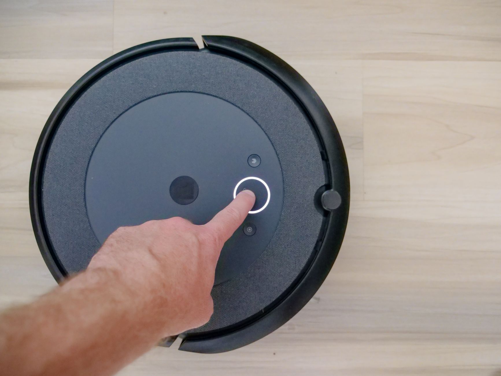 Robot Vacuum Keeps Getting Stuck: 5 Common Causes and How to Fix Them 1 Illustration for: Robot Vacuum Keeps Getting Stuck: 5 Common Causes and How to Fix Them