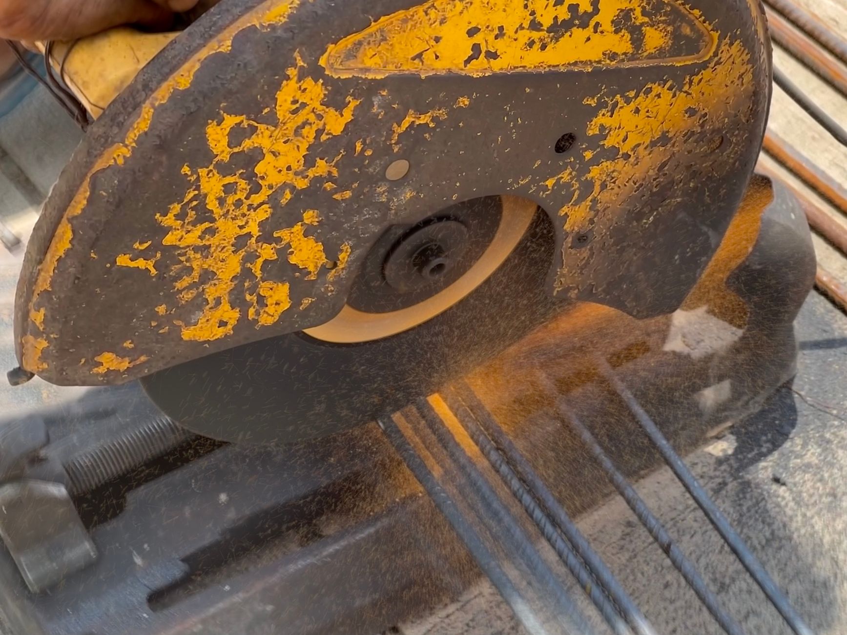 Illustration for: Why Does My Circular Saw Keep Stopping? 6 Common Causes and Fixes