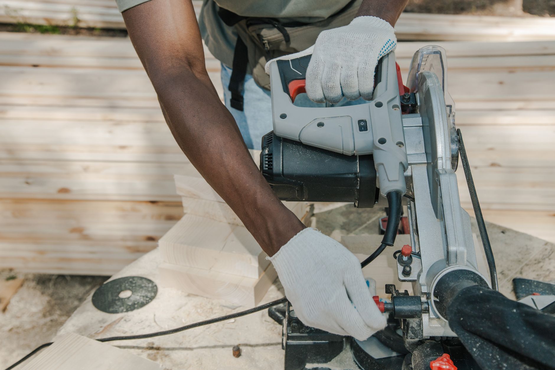 Why Does My Circular Saw Burn the Wood? Causes and Fixes 1 Illustration for: Why Does My Circular Saw Burn the Wood? Causes and Fixes