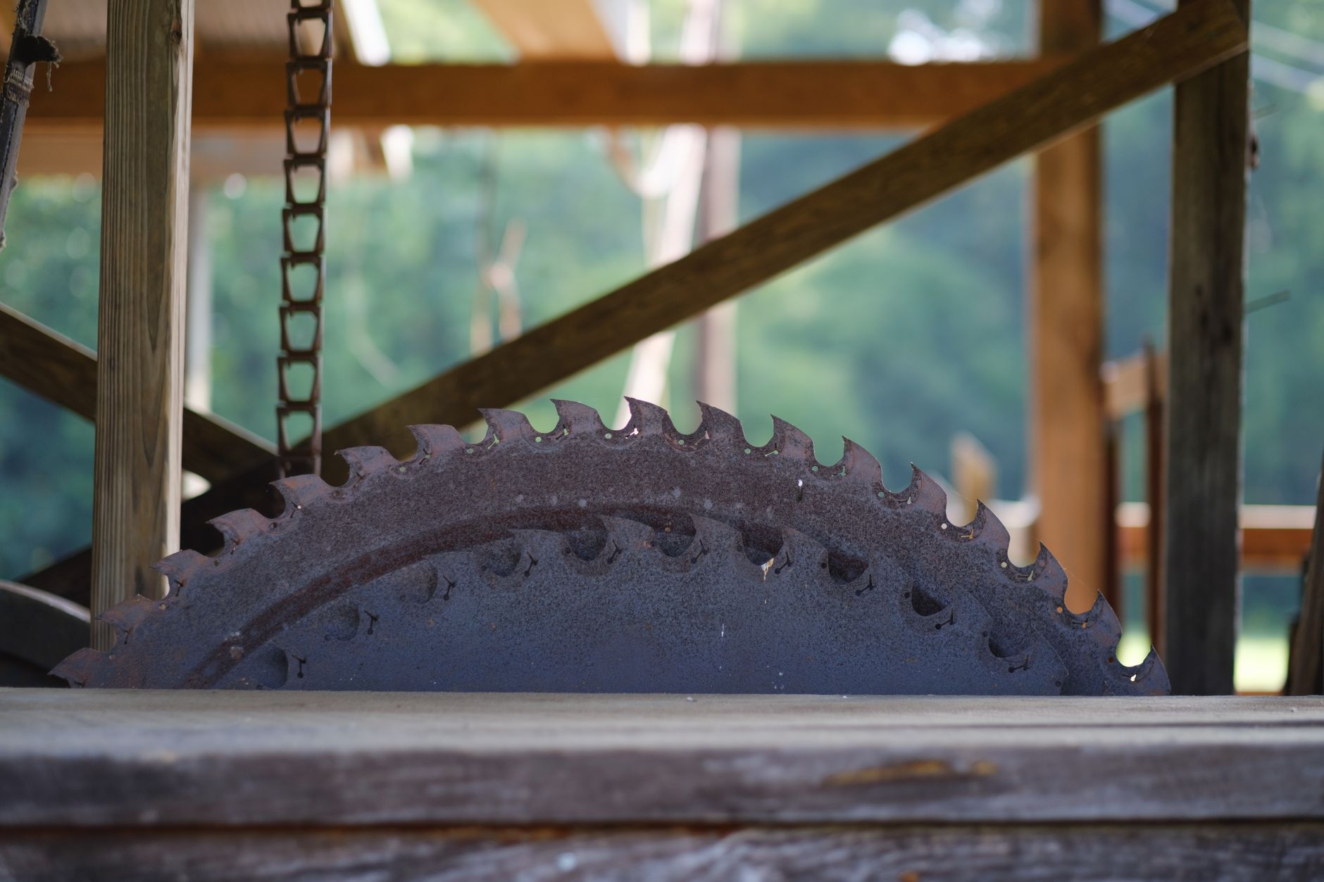 Circular Saw Blade Spinning Backwards: Causes and Fixes 1 Illustration for: Circular Saw Blade Spinning Backwards: Causes and Fixes