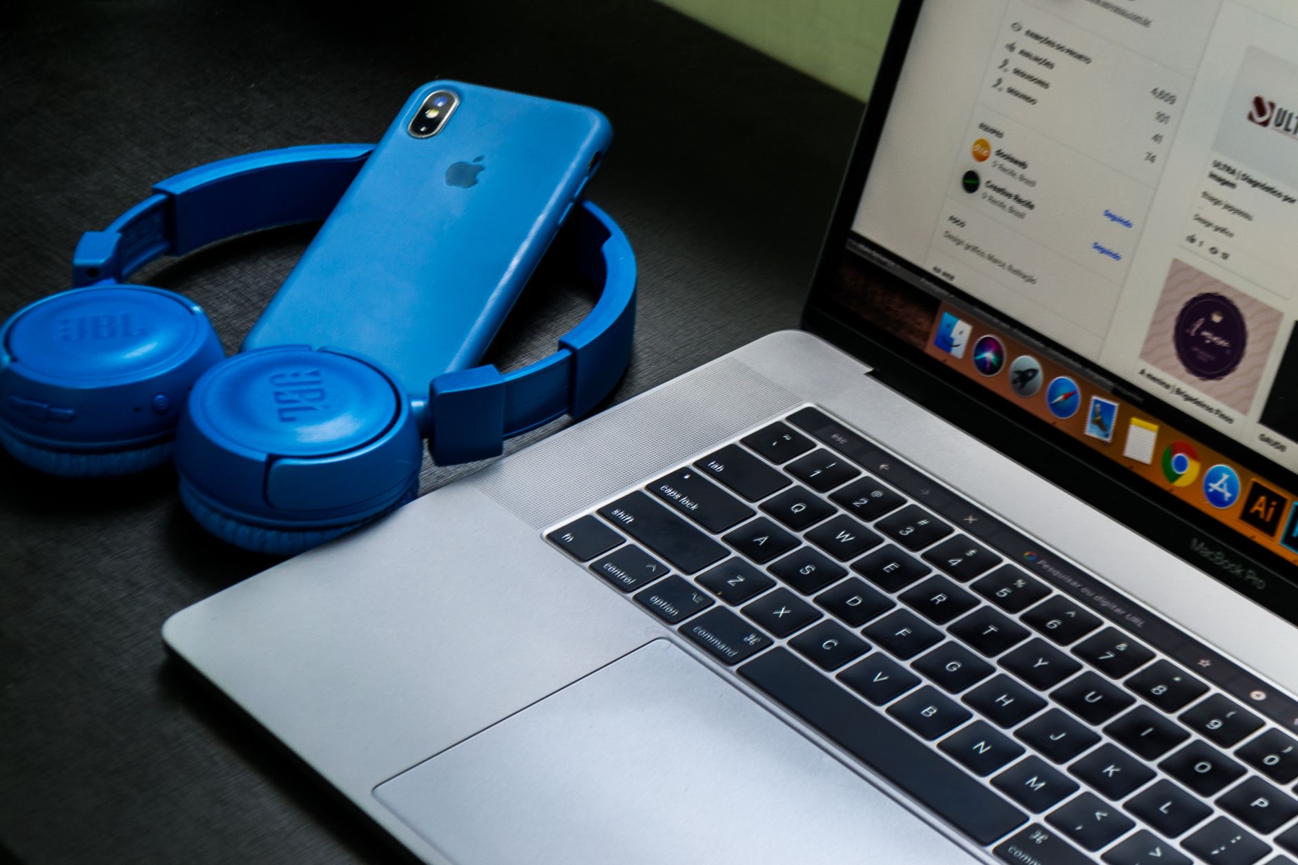 Illustration for: Bluetooth Headphones Keep Disconnecting: Causes and Fixes for 2026