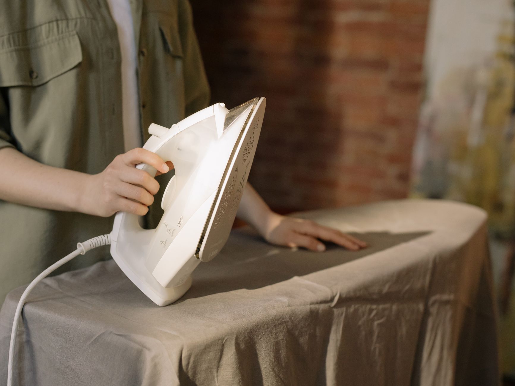 Illustration for: Heating Pad Keeps Turning Off: Causes and Solutions for 2026