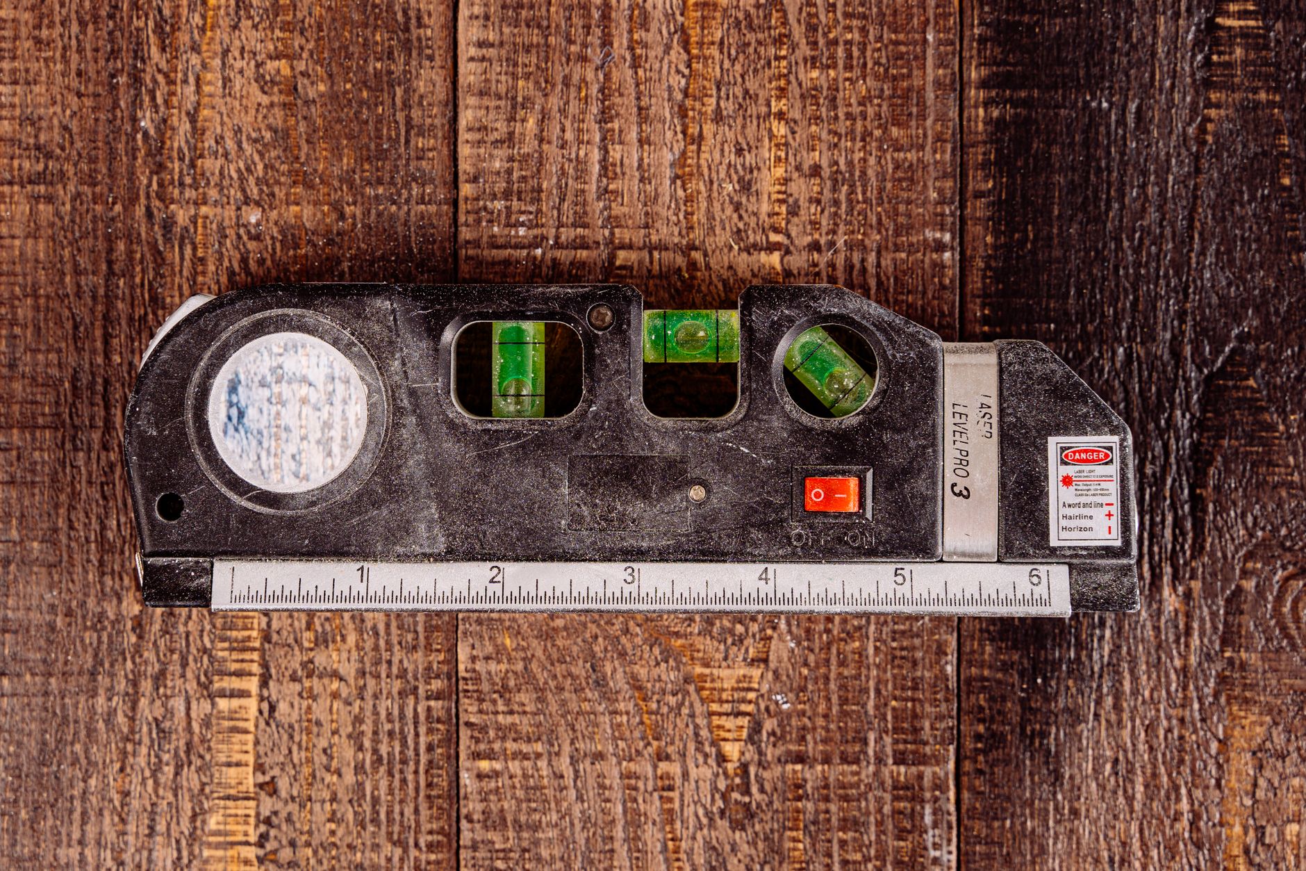 Illustration for: Laser Level for DIY: What You Need to Know Before Buying