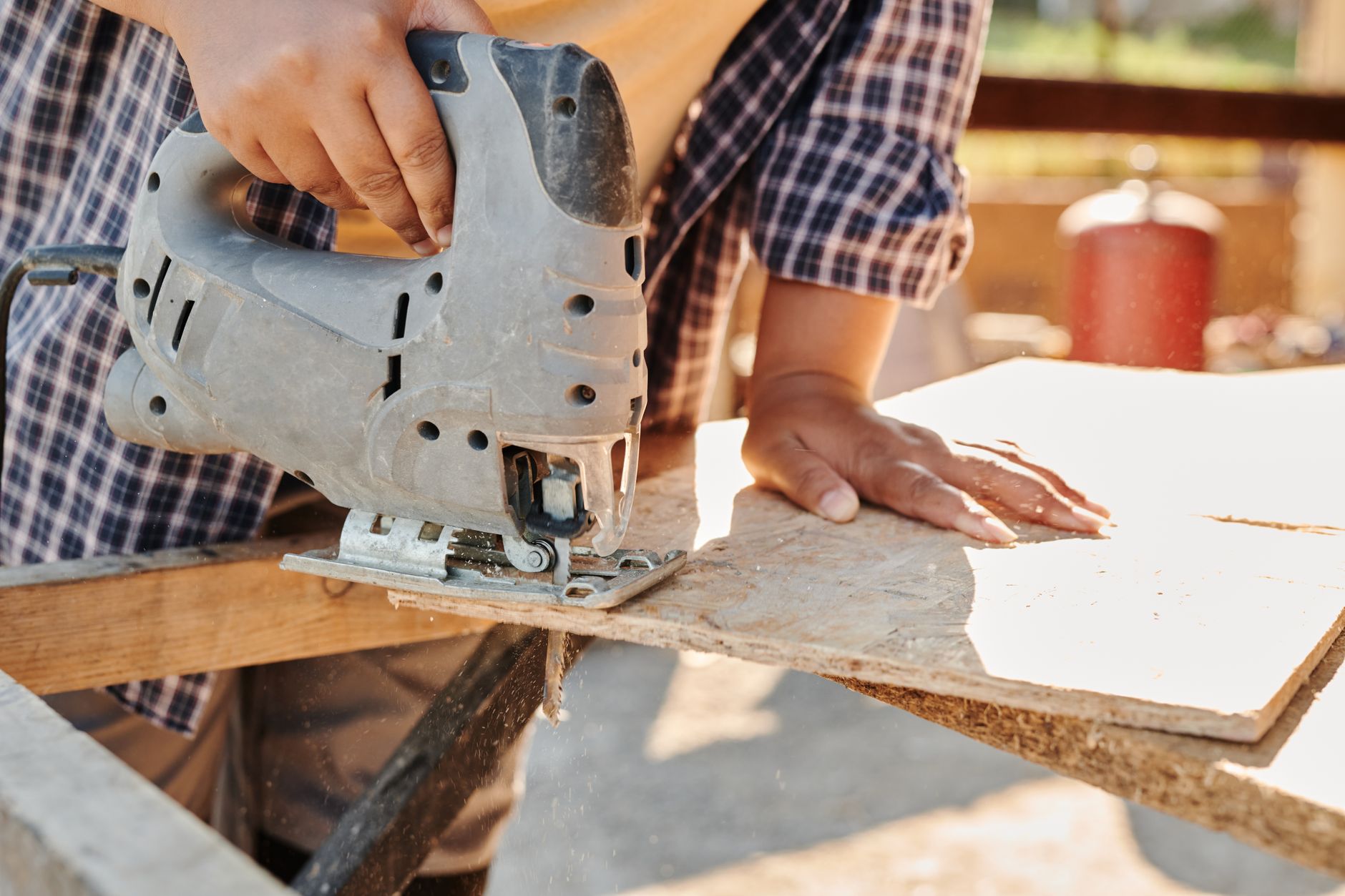 Illustration for: Jigsaw vs Circular Saw: Which Tool Should You Use?