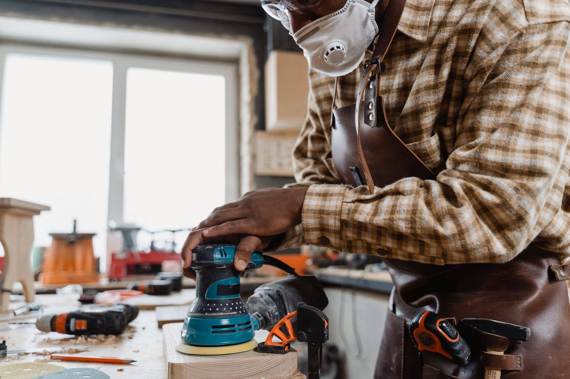 Illustration for: Shop Vac vs Dust Extractor: Which One Do You Really Need?