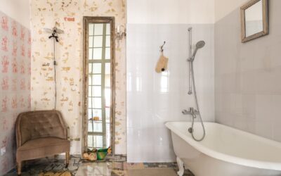 Choosing a Shower Chair for Small Bathtubs